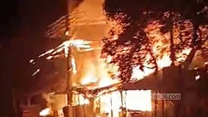 খাগড়াছড়িতে পুড়ল খাবার হোটেল ও জ্বালানি তেলের দোকান