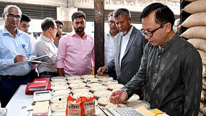 চালের দাম ও সরবরাহ সন্তোষজনক: বাণিজ্যমন্ত্রী
