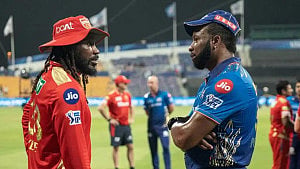 গেইলের রেকর্ড ছাড়িয়ে পোলার্ড বললেন, ‘সরি ইউনিভার্স বস’