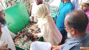 পাগলা মসজিদের দানবাক্সে মিলেছে ৪৩ বস্তা টাকা, চলছে গণনা