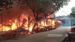 কুড়িগ্রামে পুড়ে গেছে ১০৫ দোকান, প্রায় ১২ কোটি টাকা ক্ষতির দাবি