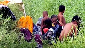শূন্যরেখায় রাত কাটল কুষ্টিয়া সীমান্তে ‘পুশ ইন’ চেষ্টার শিকার ১২ জনের