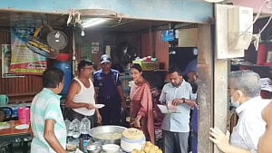 অস্বাস্থ্যকর পরিবেশে খাবার তৈরি, লক্ষ্মীপুরে ৪ প্রতিষ্ঠানকে জরিমানা