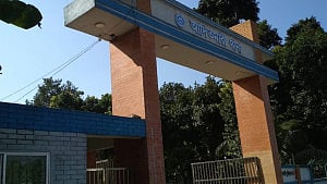 লালমনিরহাটে গরুবাহী ভটভটি উল্টে খামারির মৃত্যু
