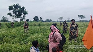 লালমনিরহাট সীমান্তে ৩৩ জনকে ‘ঠেলে দেওয়ার’ চেষ্টা, বিজিবির বাধা