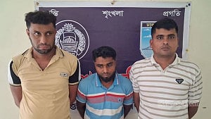 মাদারীপুরে ইজিবাইক চুরি, চাকরিচ্যুত সেনা ও পুলিশ সদস্য কারাগারে