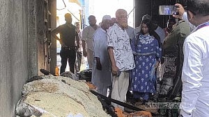 মাদারীপুরে টিসিবির গুদামে অগ্নিকাণ্ড, পুড়েছে অন্তত ১০ লাখ টাকার পণ্য