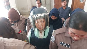 আদালতে মমতাজকে দেখে কেউ গাইলেন ‘বুকটা ফাইট্টা যায়’, কেউ করলেন শিল্পীর কাছে গান শোনার আব্দার