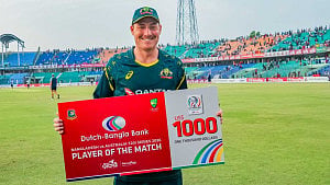রেনশর ‘ভালোবাসার’ বোলিংয়ে বাংলাদেশের ভোগান্তি