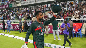 সিরিজ জয়ের পর হাসপাতালে মিরাজ