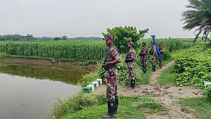 মেহেরপুর সীমান্তে ৪ জনকে পুশ ইনের চেষ্টা, বিজিবির বাধা