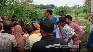 মেহেরপুরে ফুটবল খেলার সময় বজ্রপাতে স্কুলছাত্র নিহত