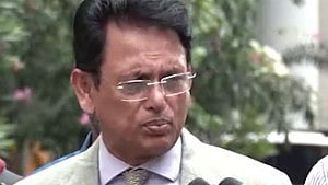 ‘মাতৃভাষা কি বাদ দেওয়া যেতে পারে?’ কোর্স বন্ধের খবর উড়িয়ে দিলেন মন্ত্রী