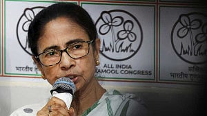 বিদ্রোহে টালমাটাল পশ্চিমবঙ্গের তৃণমূল, ভেঙে দেওয়া হল সব কমিটি ও সংগঠন