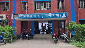 মুন্সীগঞ্জে হাতকড়া নিয়ে পালিয়েছেন আওয়ামী লীগ নেতা
