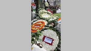 বনানীতে চিরনিদ্রায় শায়িত মুস্তাফা মনোয়ার
