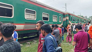 ময়মনসিংহে ট্রেন লাইনচ্যুত: সাড়ে ৩ ঘণ্টা পর রেল যোগাযোগ স্বাভাবিক