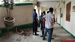 ময়মনসিংহে ডিসি অফিসে ২ বিএনপি নেতার মারামারি, আহত অফিস সহকারী