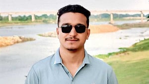 ময়মনসিংহে জন্মদিনের কেক কেটে বাড়ি ফেরার পথে কলেজছাত্রকে কুপিয়ে হত্যা
