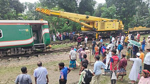 ময়মনসিংহে ট্রেনের ৩ বগি লাইনচ্যুত: সাড়ে ১৮ ঘণ্টা পর রেললাইন সচল