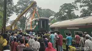 ময়মনসিংহে লাইনচ্যুত ৩ বগির ২টি উদ্ধার, ট্রেন চলাচল স্বাভাবিক