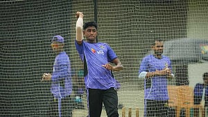 আন্তর্জাতিক ক্রিকেট মাতিয়ে এবার ঢাকা লিগে ফিরছেন নাহিদ