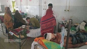 নড়াইলে দুপক্ষের সংঘর্ষ-বাড়ি ভাঙচুর, আহত ১৫
