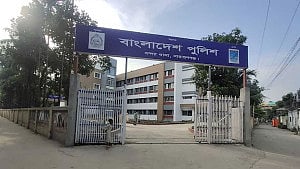 নারায়ণগঞ্জে ঘরে নারীর গলাকাটা লাশ, স্বামী পলাতক