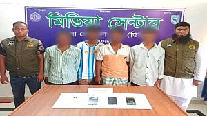 ভিসা দেওয়ার কথা বলে প্রতারণা, নীলফামারীতে গ্রেপ্তার ৪