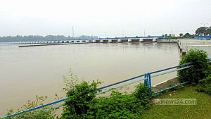 উজানের ঢলে বাড়ছে তিস্তার পানি, বিপদসীমা ছুঁই ছুঁই