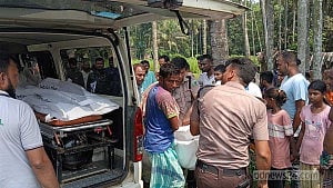 স্বামীর মরদেহ নিয়ে ফেরার পথে প্রাণ গেল নারীসহ ২ জনের