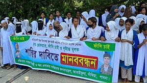 ছাত্রীকে ‘যৌন নিপীড়নের চেষ্টা’: আসামির দোকান, বাড়িঘর ভাঙচুর-অগ্নিসংযোগ