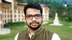 দিল্লিতে উপদেষ্টা জাহেদকে আটকানোর ঘটনায় ভারতীয় দূতকে তলব