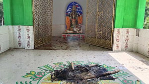 পিরোজপুরে কালী মন্দিরে অগ্নিসংযোগ-ভাঙচুর, মালামাল চুরি