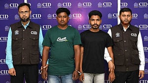 অস্ট্রেলিয়া পাঠানোর কথা বলে ‘প্রতারণা’, গ্রেপ্তার ২