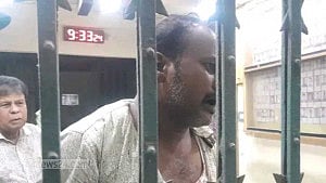 রংপুরে থানায় আটকে স্বেচ্ছাসেবক দল নেতাকে ‘পিটুনি’, ওসিসহ ৫ পুলিশ প্রত্যাহার