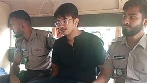 রংপুরে হোটেলের ছাদ থেকে পড়ে কলেজছাত্রীর মৃত্যু, প্রাইভেট শিক্ষক গ্রেপ্তার