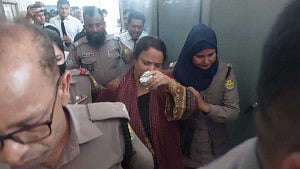 আদালতে অসুস্থ সাবেক এমপি সাবিনা আক্তার তুহিন