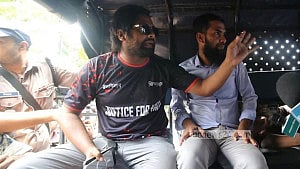 পুলিশের ভিডিও করায় ধানমন্ডি ৩২ নম্বরে একজন আটক