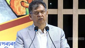 মাদক কর্মকর্তাদের 'নিধিরাম সর্দার' আখ্যা দিয়ে আইন পরিবর্তনের কথা জানালেন স্বরাষ্ট্রমন্ত্রী