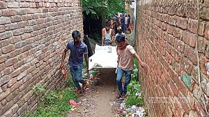 সাতক্ষীরায় বাসা থেকে নারীর মরদেহ উদ্ধার