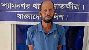 লাথি মেরে মায়ের দাঁত ভেঙে মাদ্রাসা শিক্ষক গ্রেপ্তার