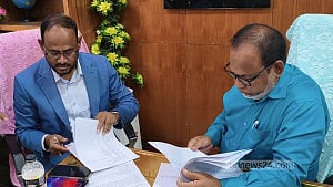 টাঙ্গাইল মেডিকেল কলেজ হাসপাতালে অনিয়ম-অব্যবস্থাপনায় ক্ষুব্ধ প্রতিমন্ত্রী