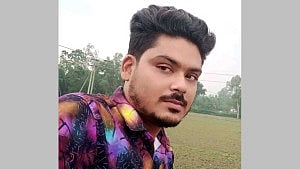 টাঙ্গাইলের দাওয়াত খেতে যাওয়ার পথে বজ্রপাতে বাবা-মেয়ের মৃত্যু