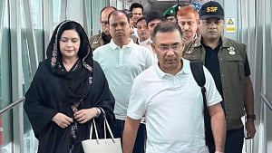 কক্সবাজারের পথে প্রধানমন্ত্রী