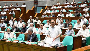 দেশ পুনর্গঠনে ‘ঘুরে দাঁড়ানোর’ বিকল্প নেই: সংসদে প্রধানমন্ত্রী