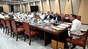 পররাষ্ট্রমন্ত্রীকে অভিনন্দন মন্ত্রিসভার