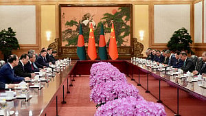 তারেক রহমান ও লি ছিয়াংয়ের দ্বিপক্ষীয় বৈঠক