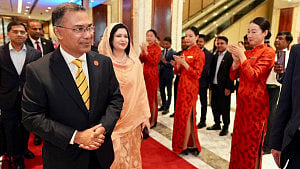 তালিয়ান থেকে বেইজিংয়ে প্রধানমন্ত্রী