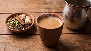 গরম নাকি ঠান্ডা চা, কোনটি ভালো?